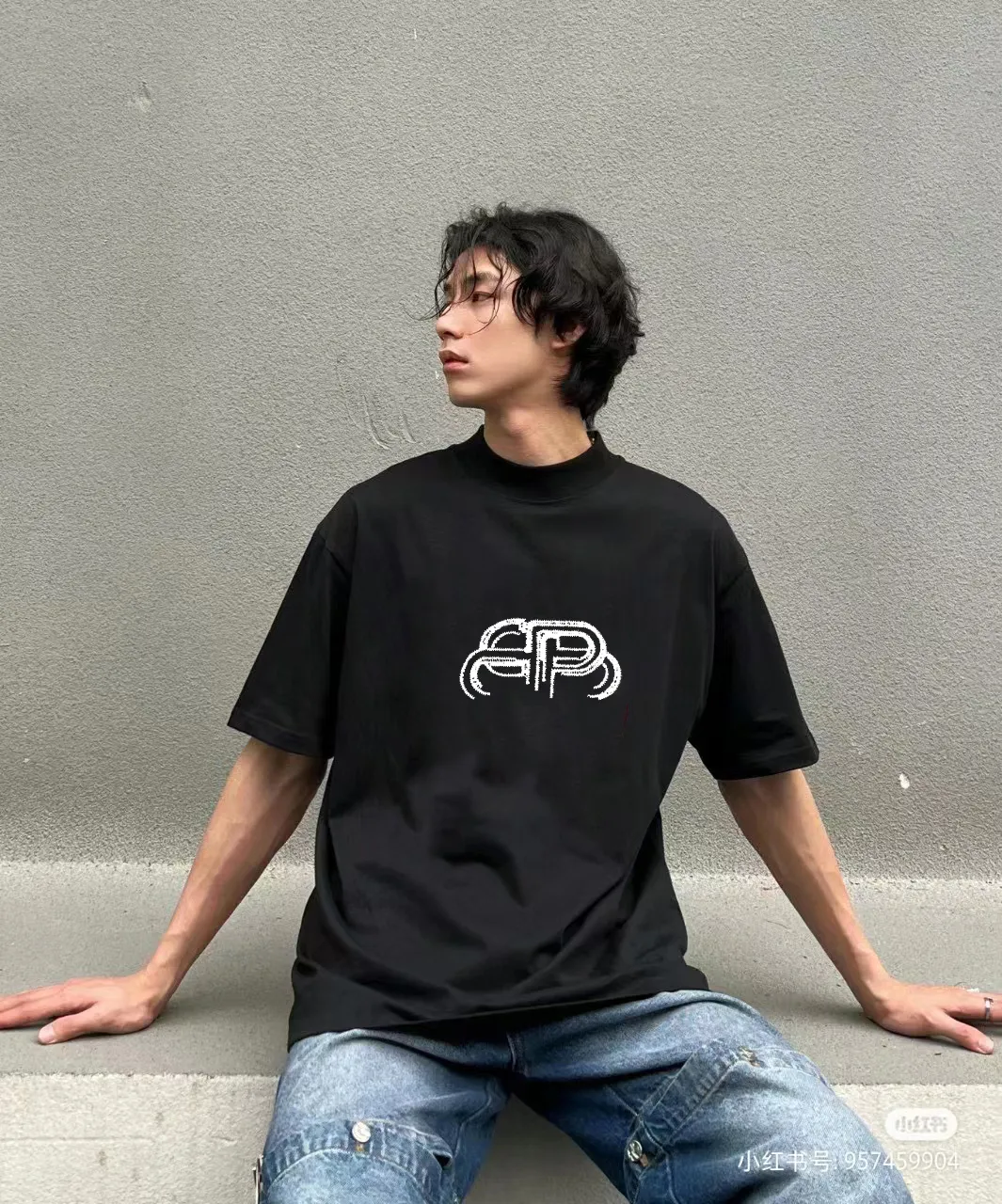 P80✨🔥 [BALENCIAGA] Paris lettering printed short-sleeved T-shirt. Custom-woven and dyed 26-count double yarn 300 grams of heavy fabric. Zero color difference in thread. Perfect details. Differentiate from the current version. Welcome to compare. Same Style for men and women. Must-sell model in the picture above. Color: White Black Size: 1 2 3 4